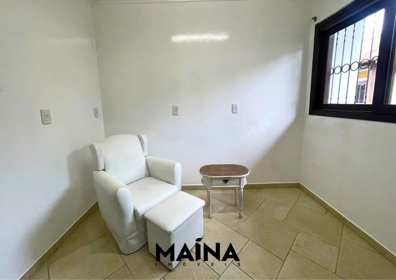 Linda casa em estilo Rústico, no bairro Escola Agrícola. — foto 4