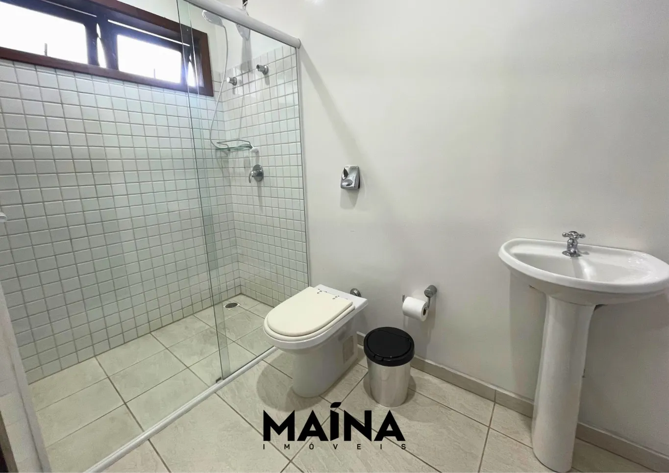 Linda casa em estilo Rústico, no bairro Escola Agrícola. — foto 6