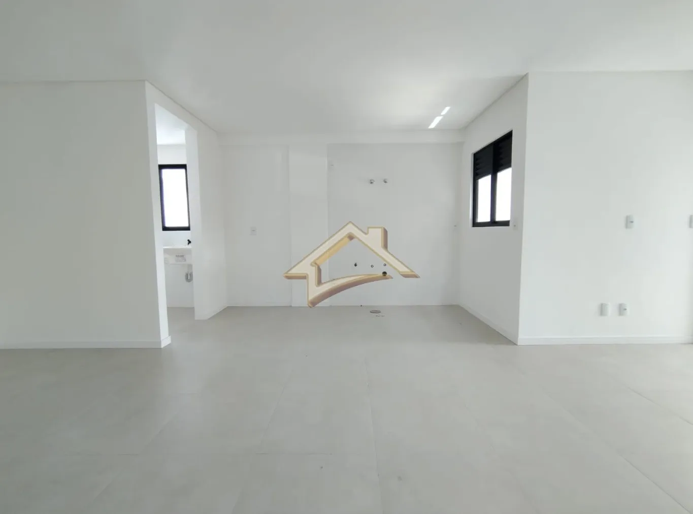 Cobertura com 3 dormitórios e 2 vagas de garagem cobertas. Próximo a Vila Germânica! - foto 1