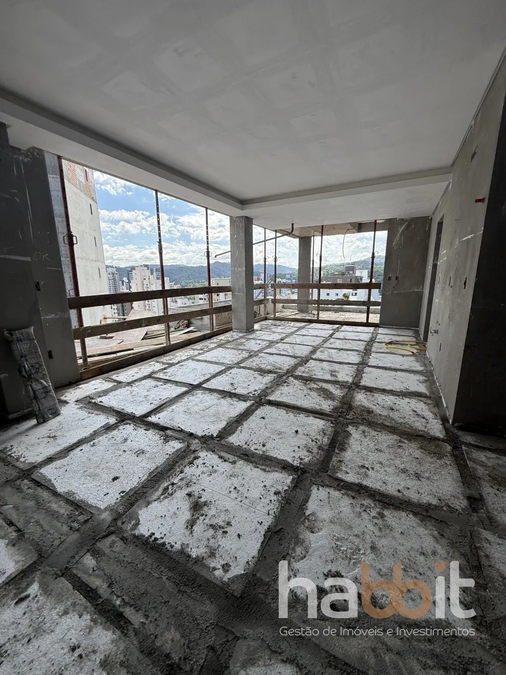 Apartamento Garden Suspenso exclusivo no 10 andar oferece 200m privativos, combinando o conforto e a liberdade de um garden com a sofisticação, vista e privacidade de um andar elevado. — foto 3