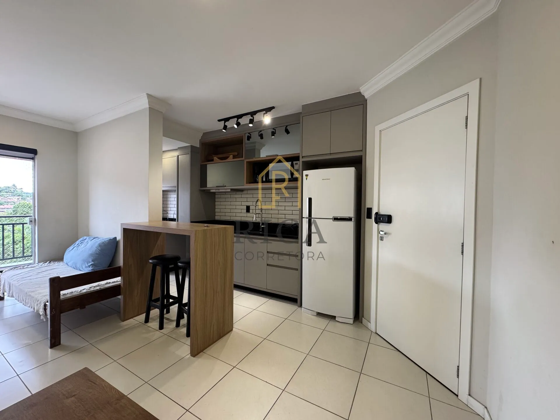 Apartamento com 02 dormitórios totalmente mobiliado à venda no bairro Escola Agrícola! — foto 2