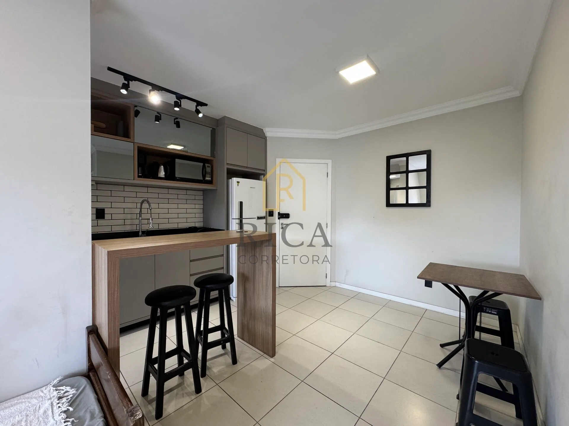 Apartamento com 02 dormitórios totalmente mobiliado à venda no bairro Escola Agrícola! — foto 3