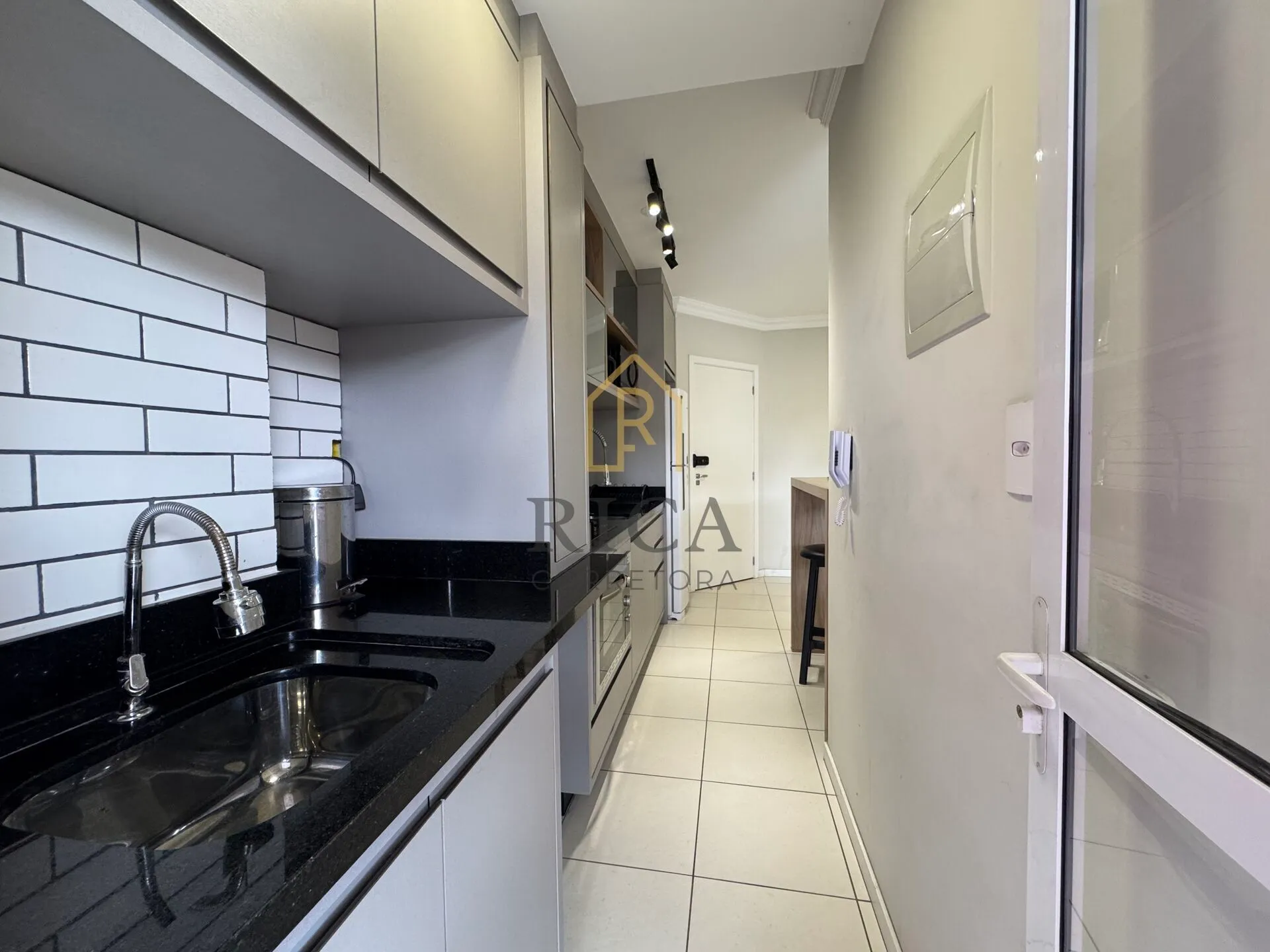 Apartamento com 02 dormitórios totalmente mobiliado à venda no bairro Escola Agrícola! — foto 4