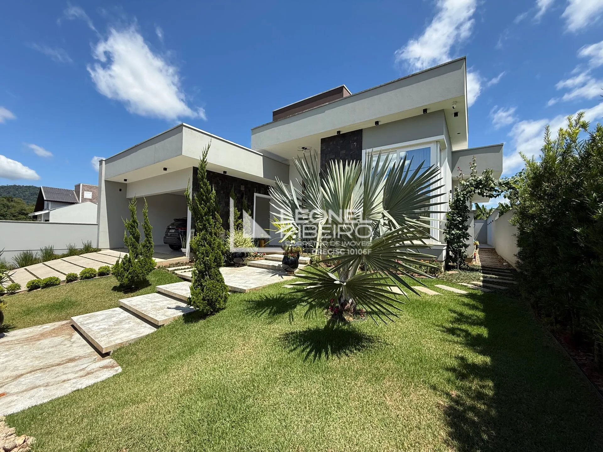 Casa alto padrão à venda com 3 dormitórios (suítes) à venda, 233 m no bairro das Capitais em Timbó-SC — foto 2