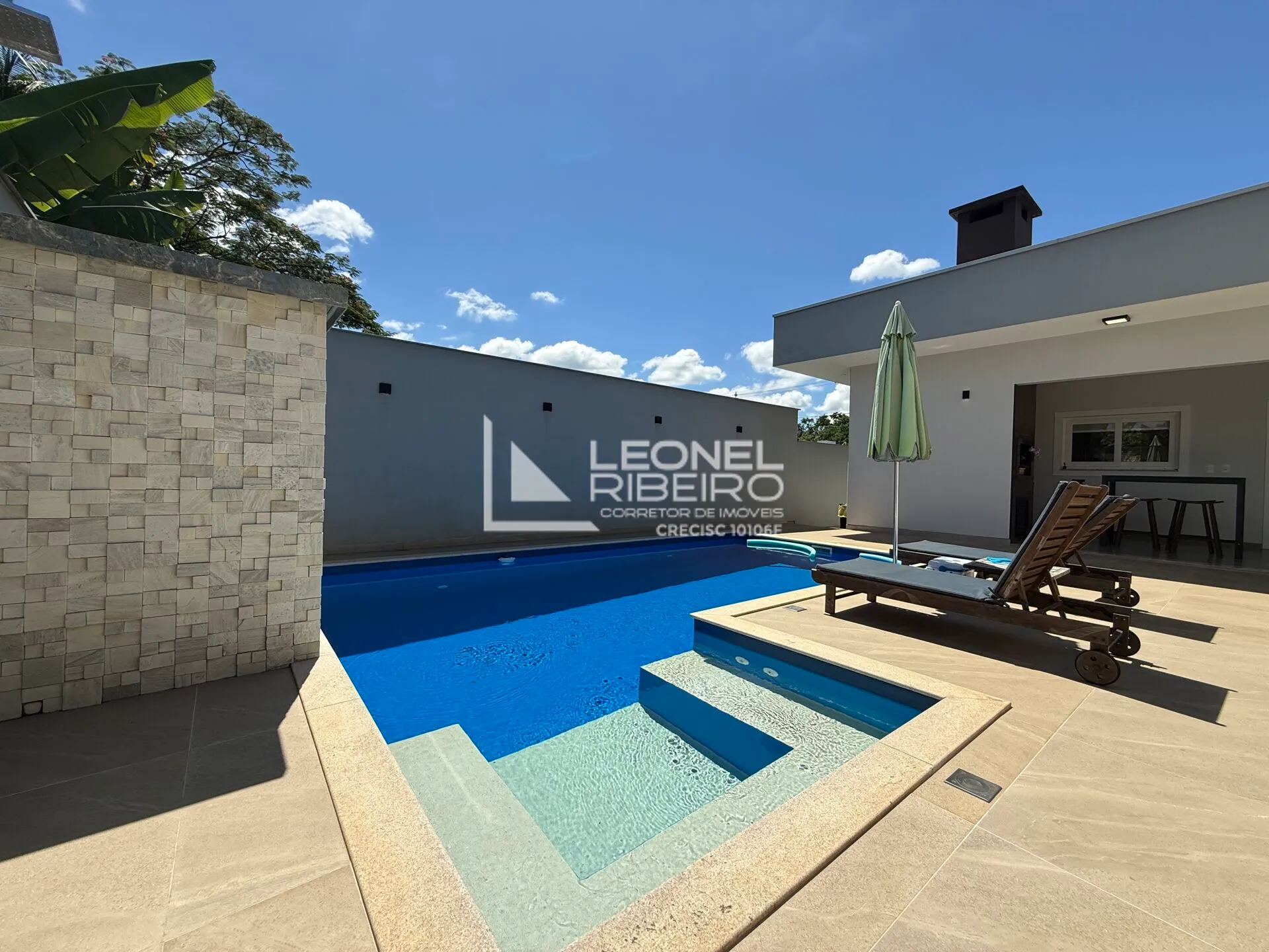 Casa alto padrão à venda com 3 dormitórios (suítes) à venda, 233 m no bairro das Capitais em Timbó-SC — foto 3