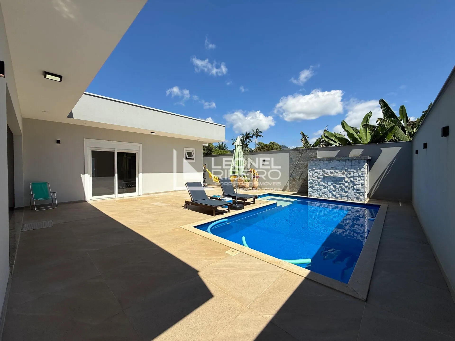 Casa alto padrão à venda com 3 dormitórios (suítes) à venda, 233 m no bairro das Capitais em Timbó-SC — foto 5