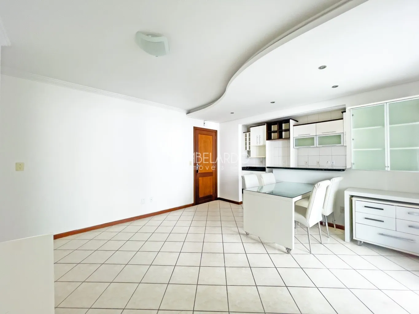 APARTAMENTO SEMIMOBILIADO COM DOIS DORMITÓRIOS - NO BAIRRO ITOUPAVA SECA - foto 1