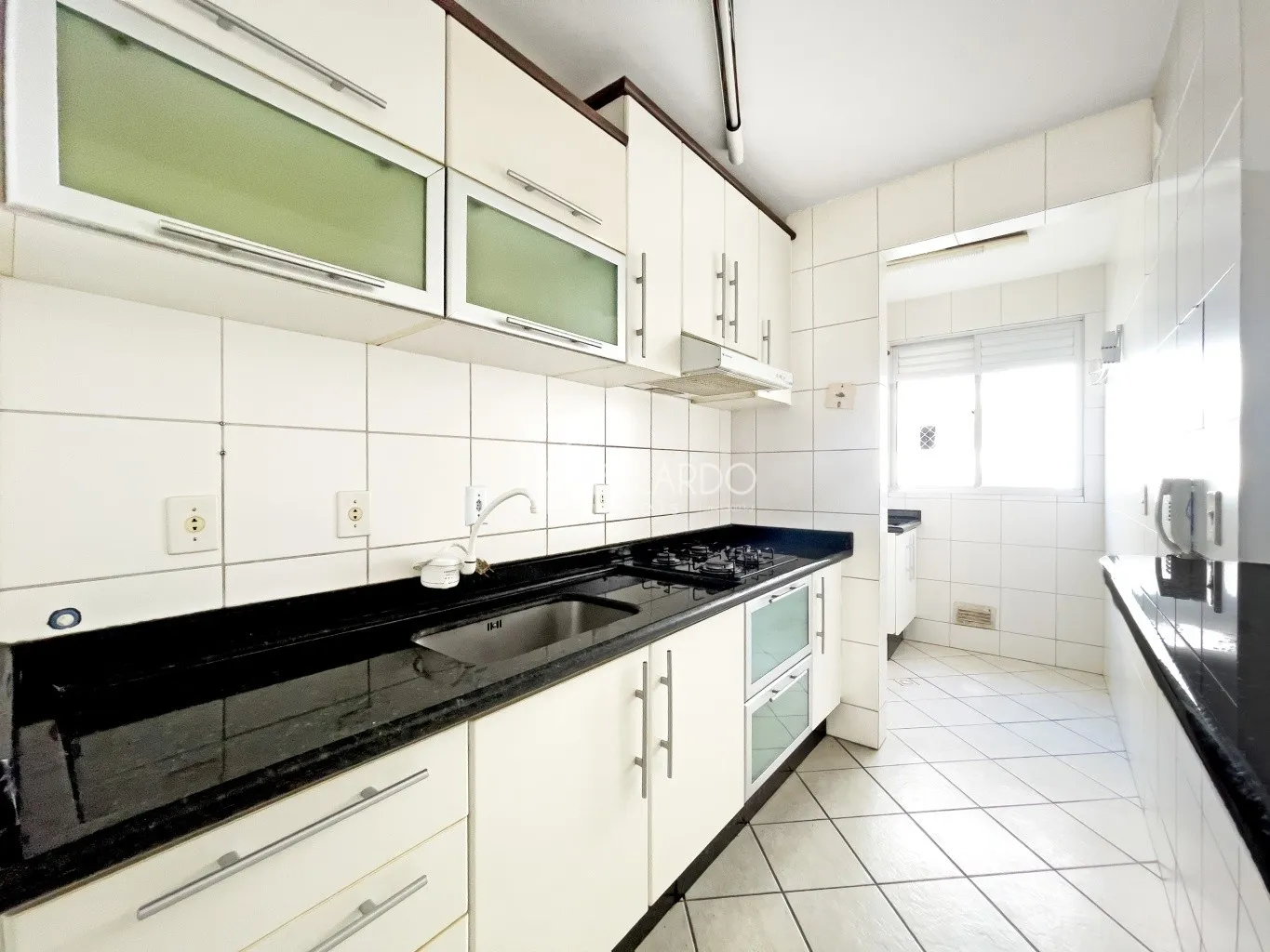 APARTAMENTO SEMIMOBILIADO COM DOIS DORMITÓRIOS - NO BAIRRO ITOUPAVA SECA — foto 4