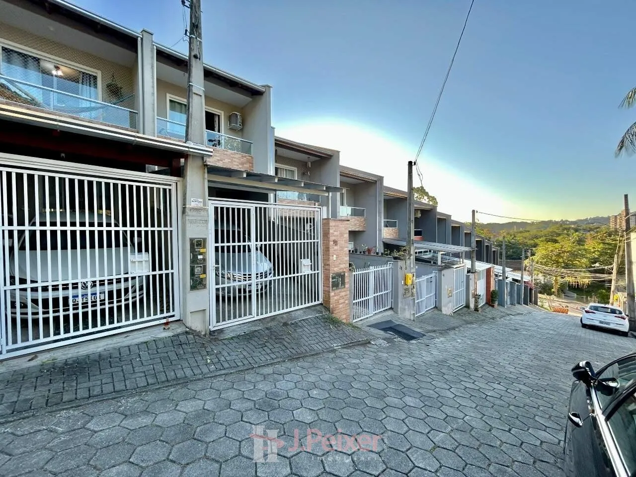 Casa semi-mobiliada com ótima localização em rua sem saída no bairro Velha próximo a Cooper da Omino - foto 1