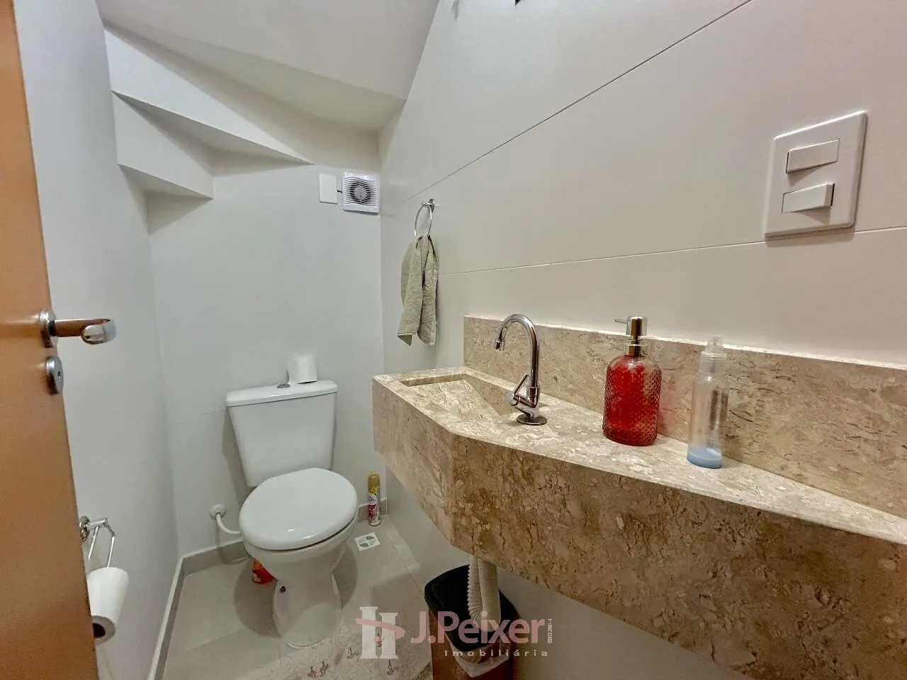 Casa semi-mobiliada com ótima localização em rua sem saída no bairro Velha próximo a Cooper da Omino — foto 4