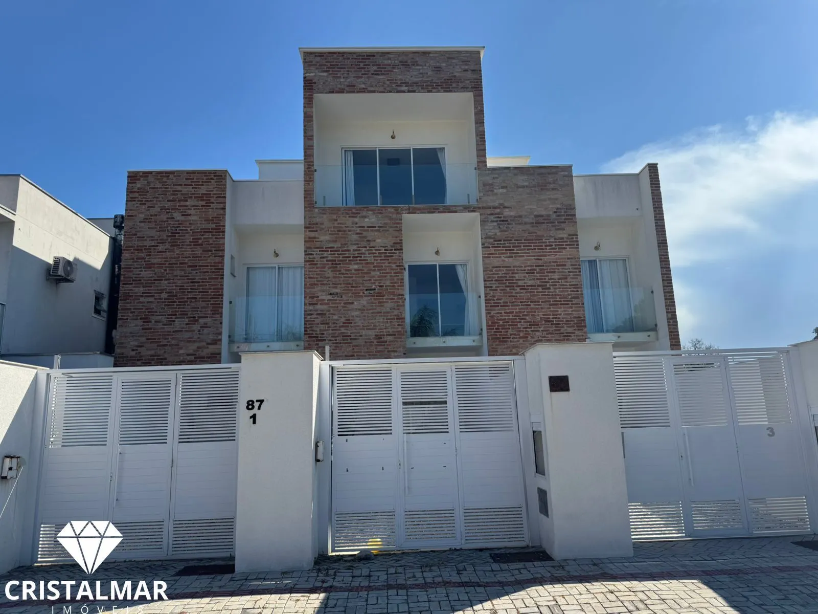 Triplex Mobiliado com 3 Suítes e Spa a 450m da Praia do Mariscal - foto 1