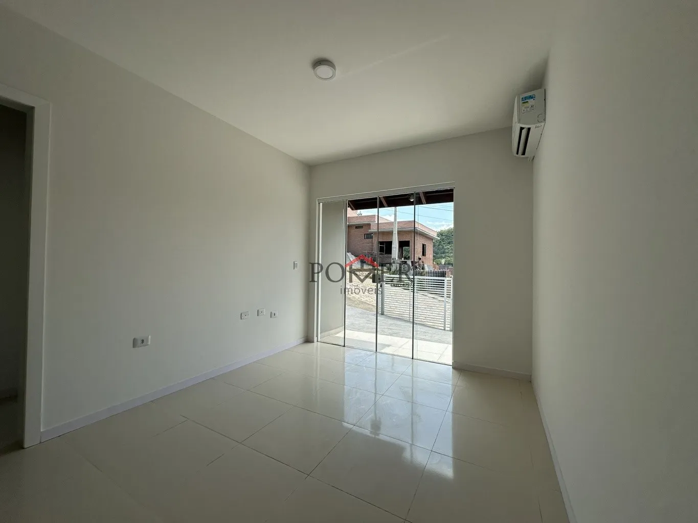 Casa no Centro de Pomerode com 2 Quartos, Rua Pavimentada e Espaço para Ampliação nos Fundos — foto 3