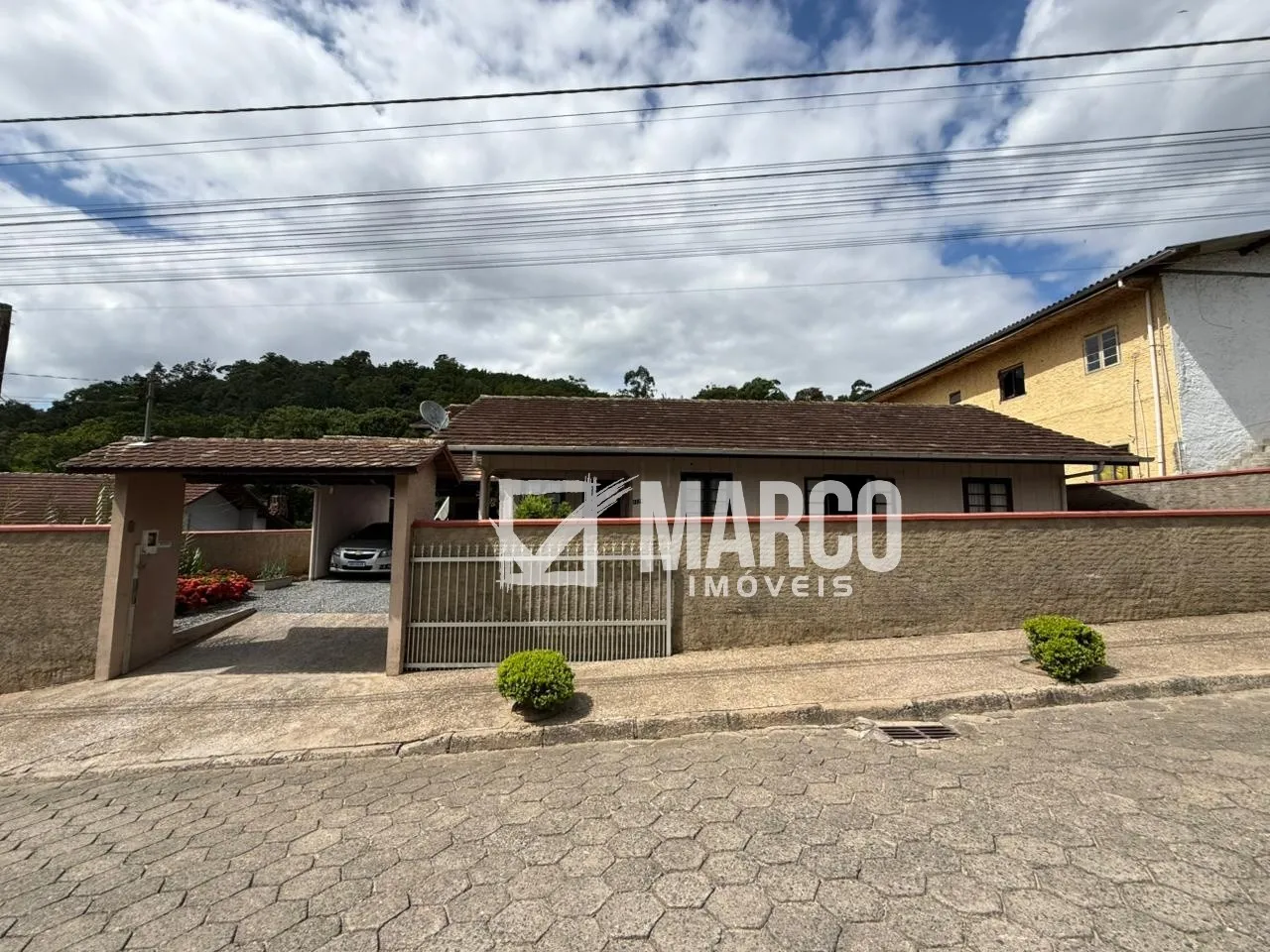 Terreno com duas casas em meio à natureza - Bairro Ribeirão Clara - foto 1