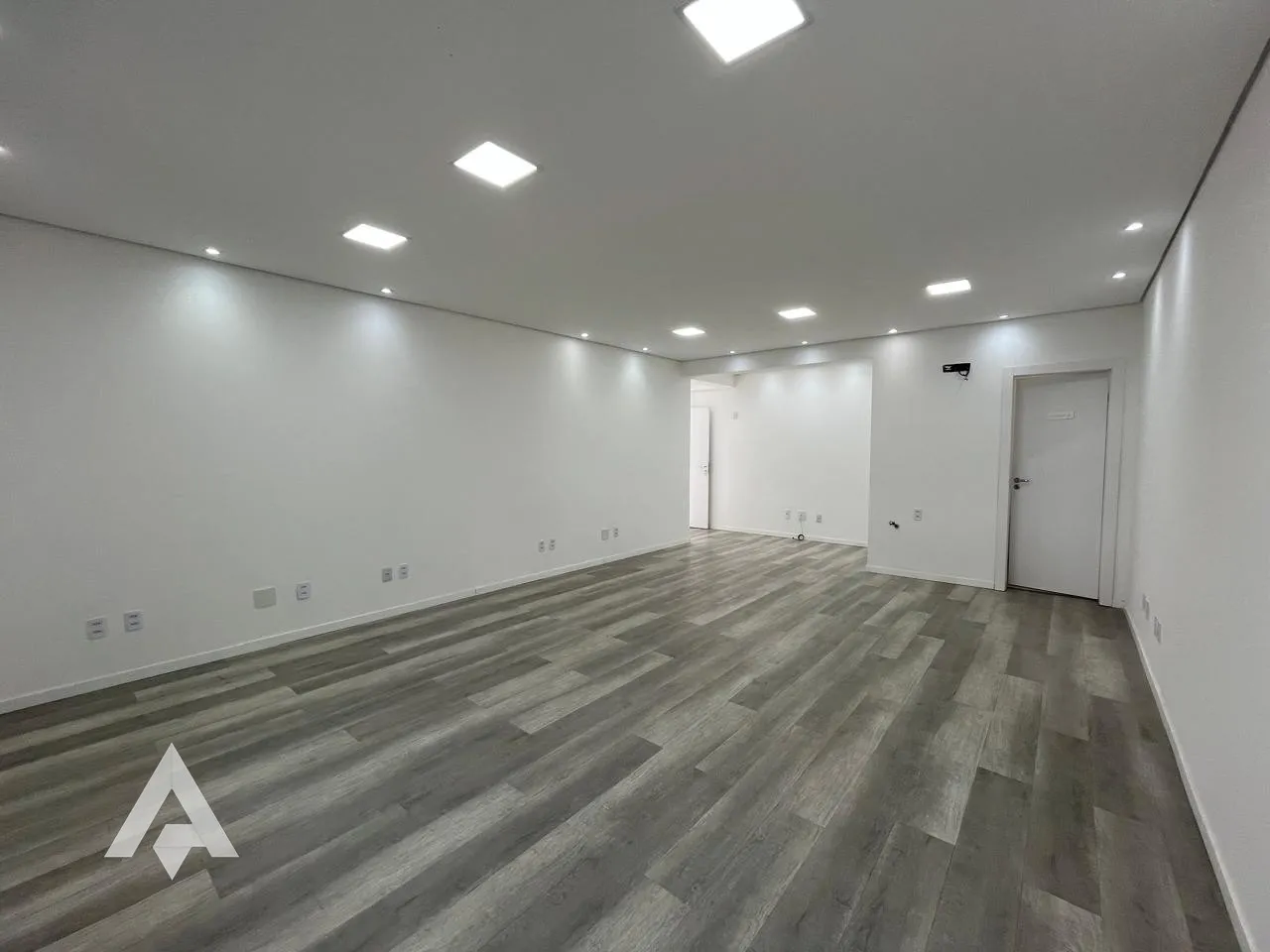 Sala Comercial para locação, com 69,69m por R$ 1.500,00 - Bairro Centro - Blumenau/SC — foto 3