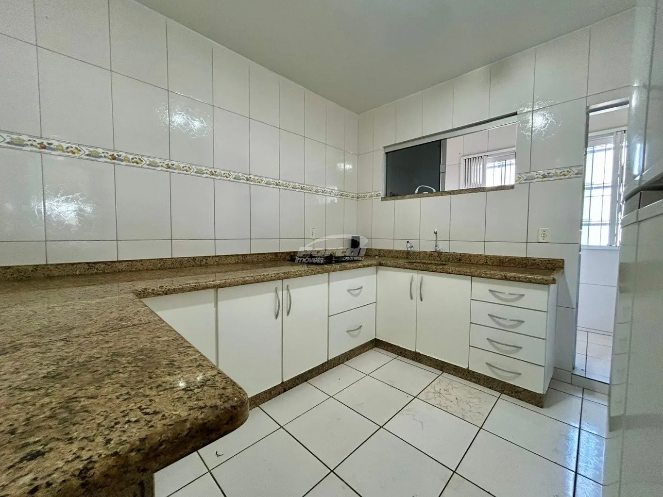 Apartamento com 3 quartos, mais 4 kitnets e 1 sala comercial em Balneário Piçarras/SC (Cód. 22974) — foto 6