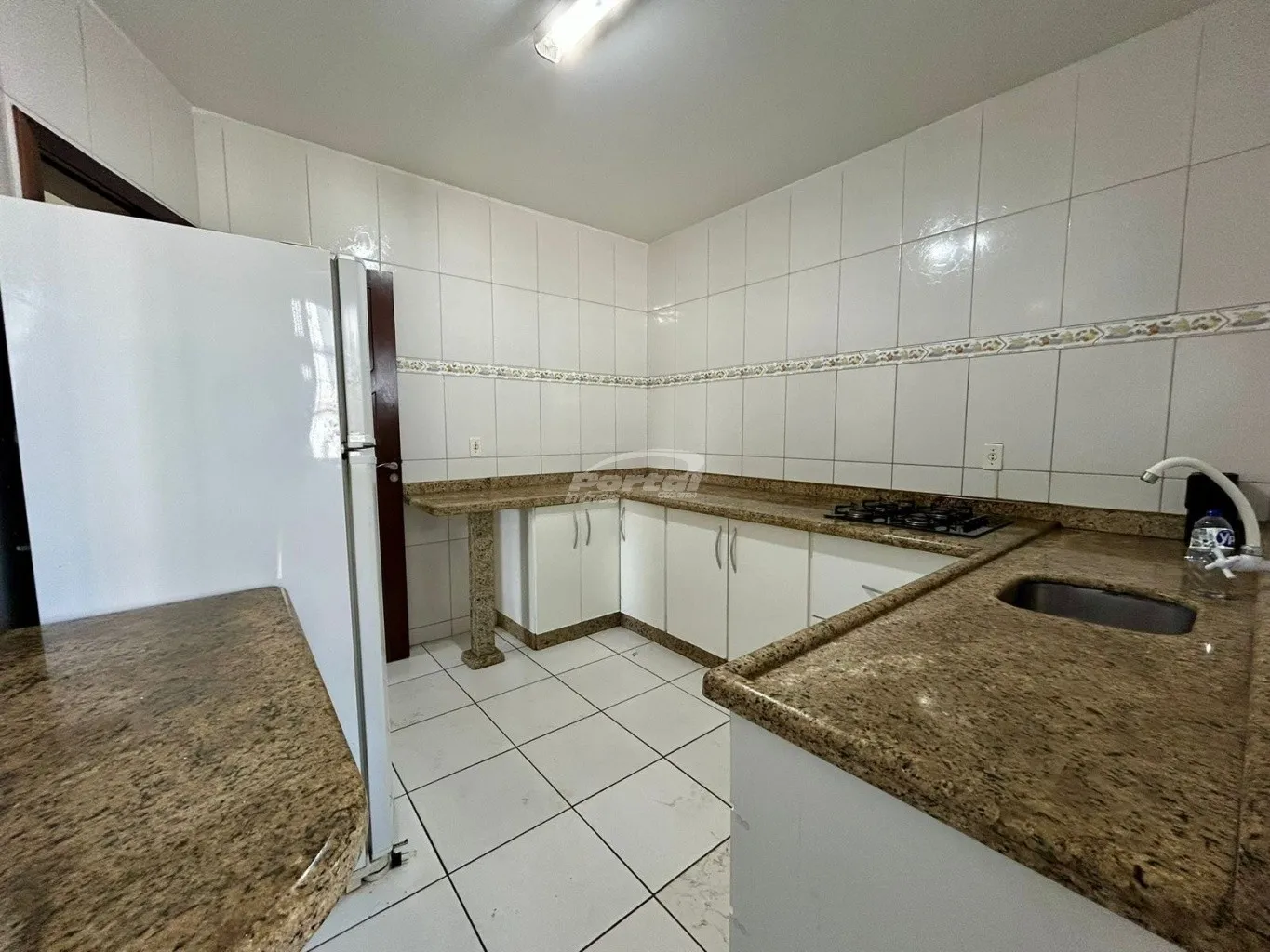 Apartamento com 3 quartos, mais 4 kitnets e 1 sala comercial em Balneário Piçarras/SC (Cód. 22974) — foto 7