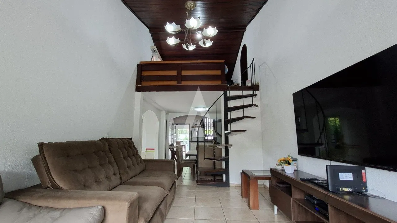 Casa com 1 suíte e 2 quartos à venda no bairro Anita Garibaldi em Joinville-SC por R$760.000,00. — foto 2