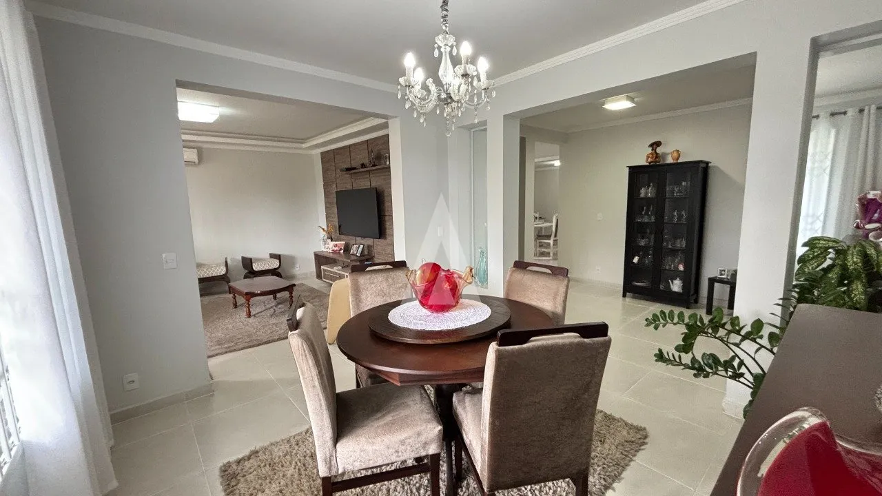 Casa com 2 suítes e 2 quartos à venda no bairro Floresta em Joinville-SC por R$1.500.000,00. - foto 1