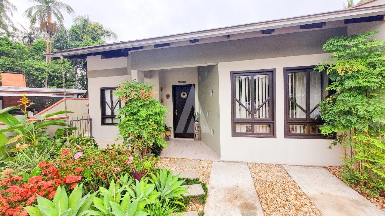 Casa com 1 suíte e 3 quartos à venda no bairro Costa e Silva em Joinville-SC por R$880.000,00. - foto 1