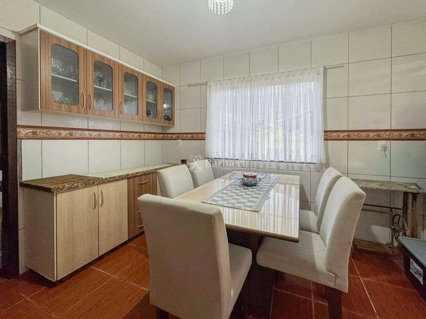 Casa no Testo Salto, com amplo terreno, cômodos amplos, com área de festas, localizada em rua calma, boa vizinhança. — foto 4
