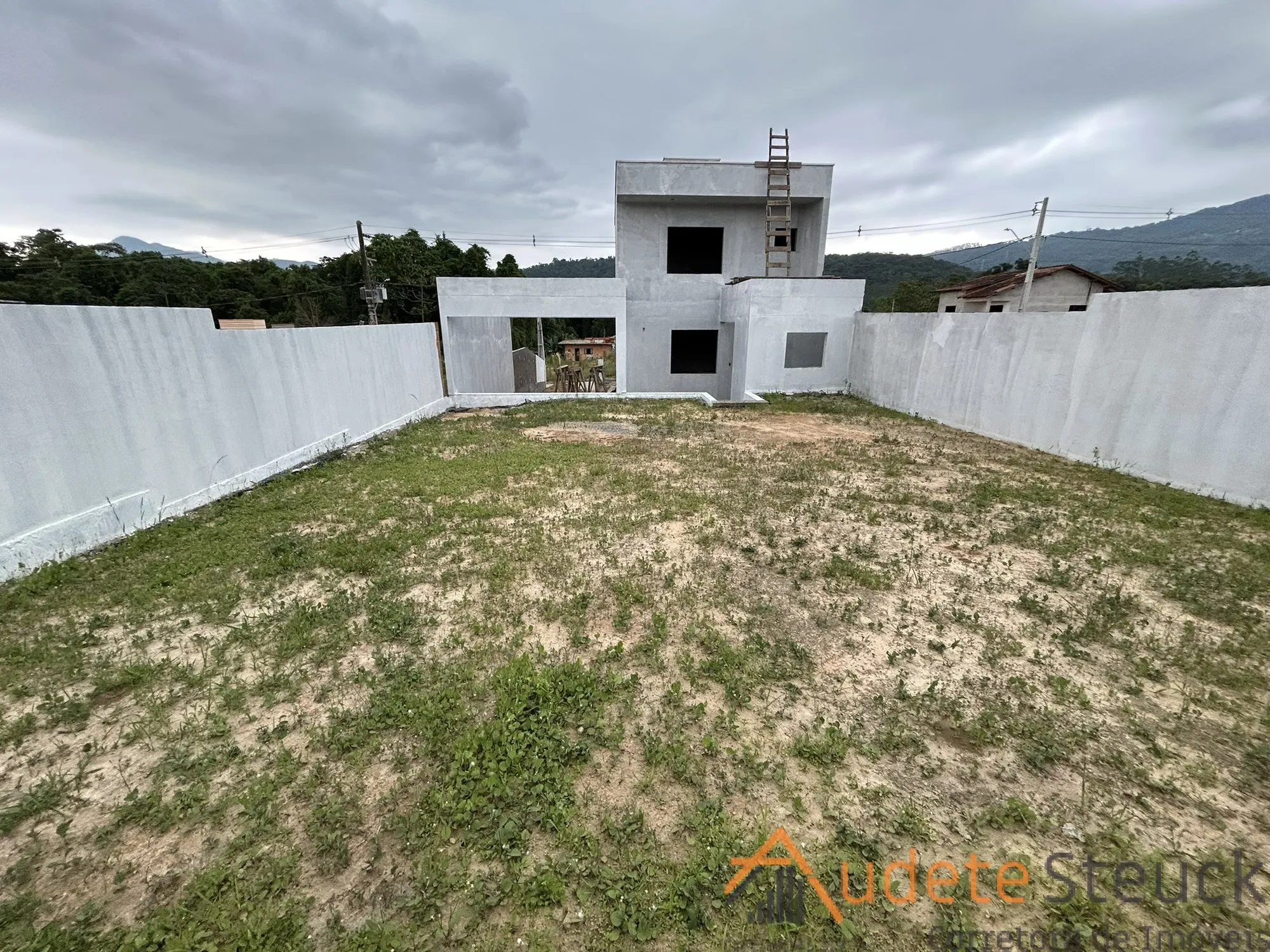 Sobrado Bairro Araponguinhas Timbó! - foto 1