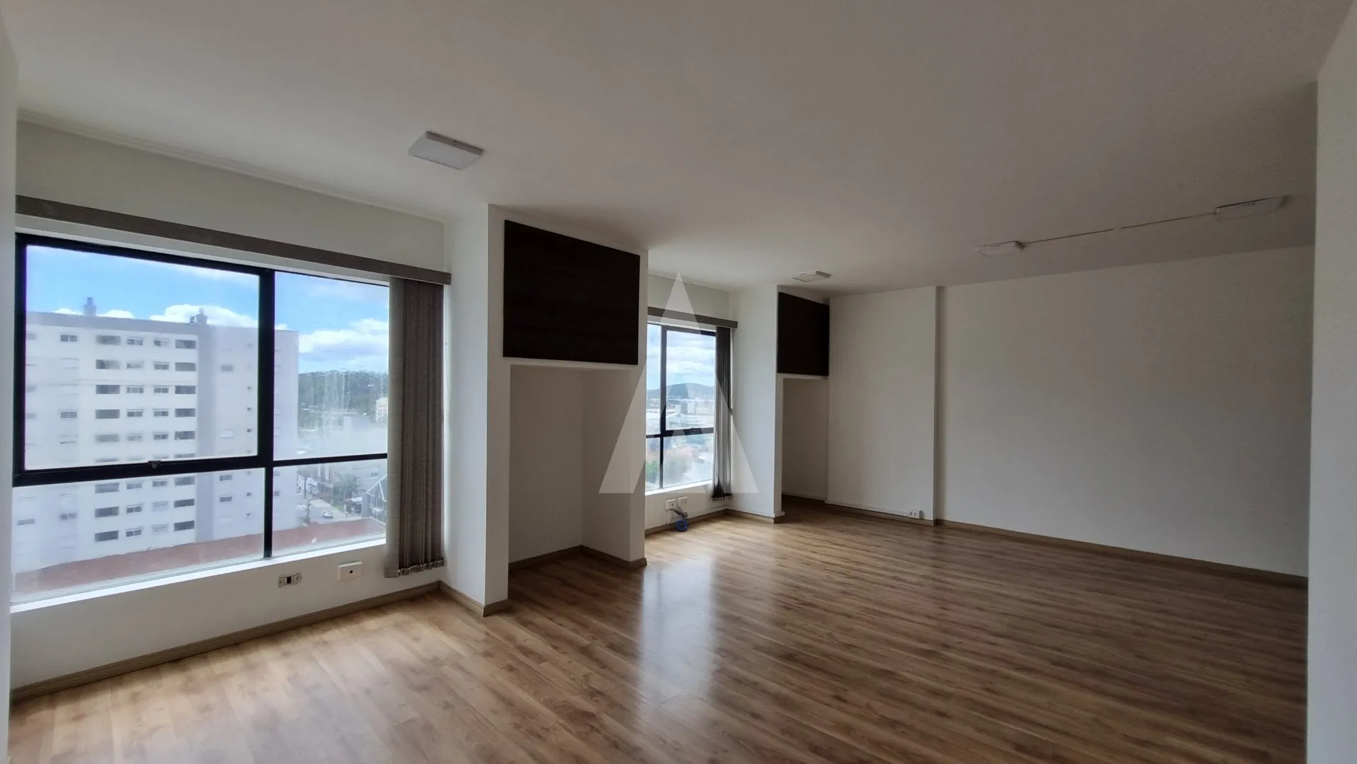 Sala comercial com 1 lavabo e copa no bairro Centro. — foto 5