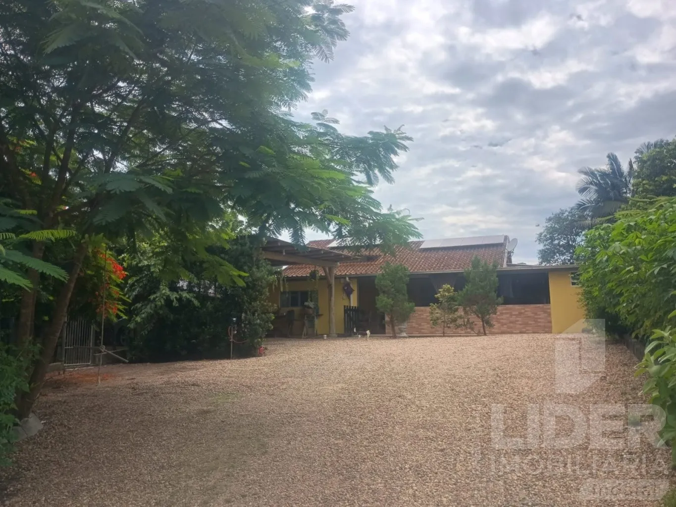 Área de 1.700m no bairro Mulde, com casa e galpão comercial — foto 2