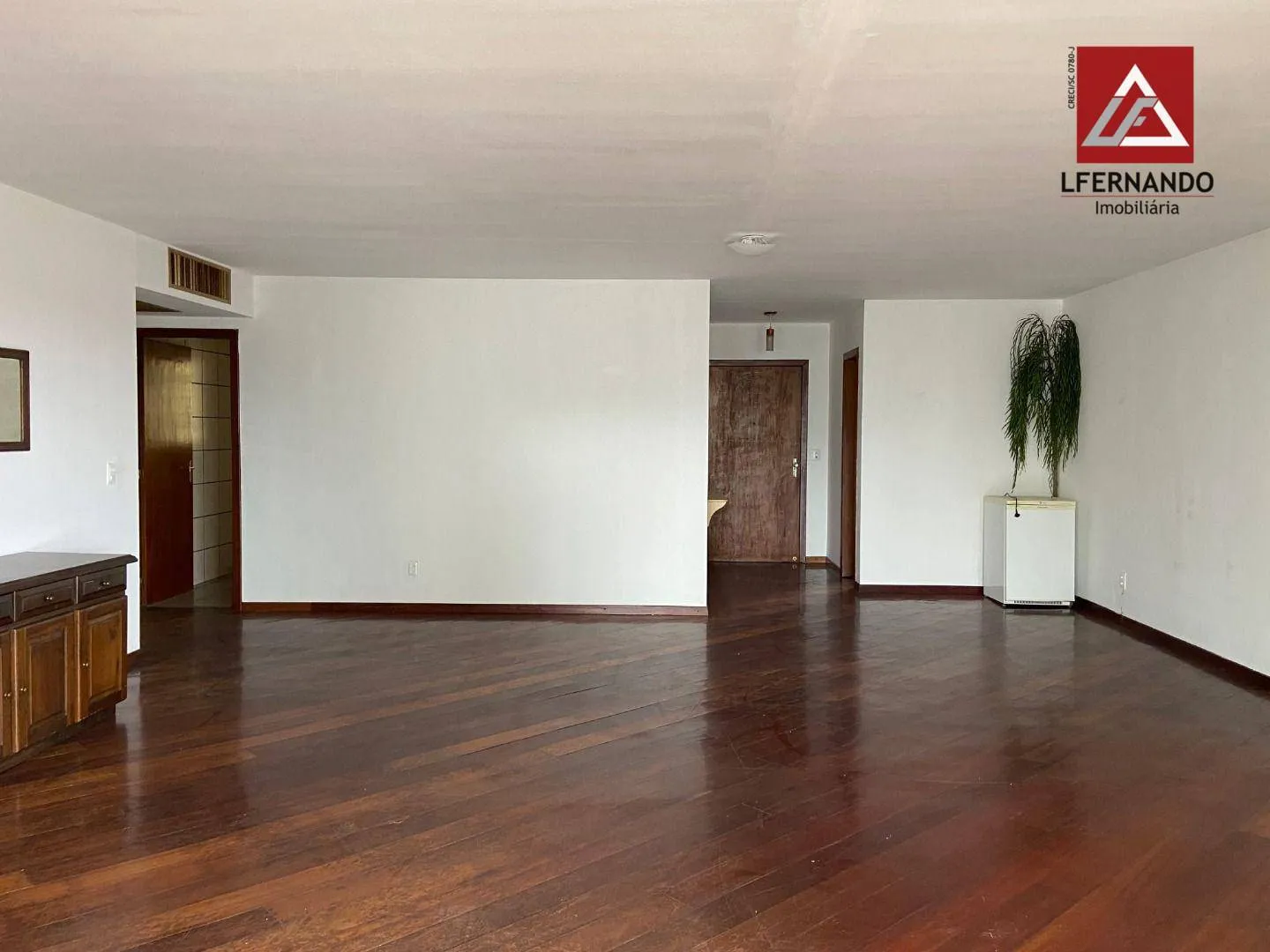 Apartamento com 3 dormitórios, sendo 1 suíte à venda, 183 m por R$ 700.000 - Centro - Blumenau/SC — foto 4