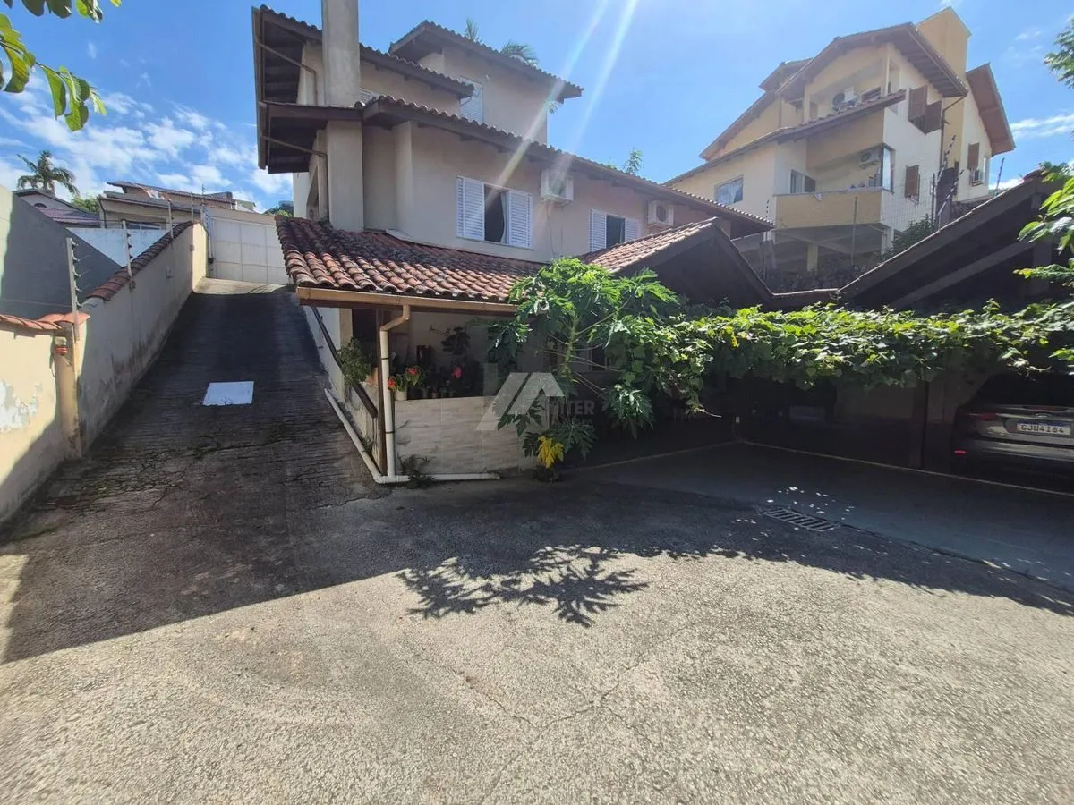 Casa a venda na Trindade com 5 dormitórios Florianópolis - foto 1