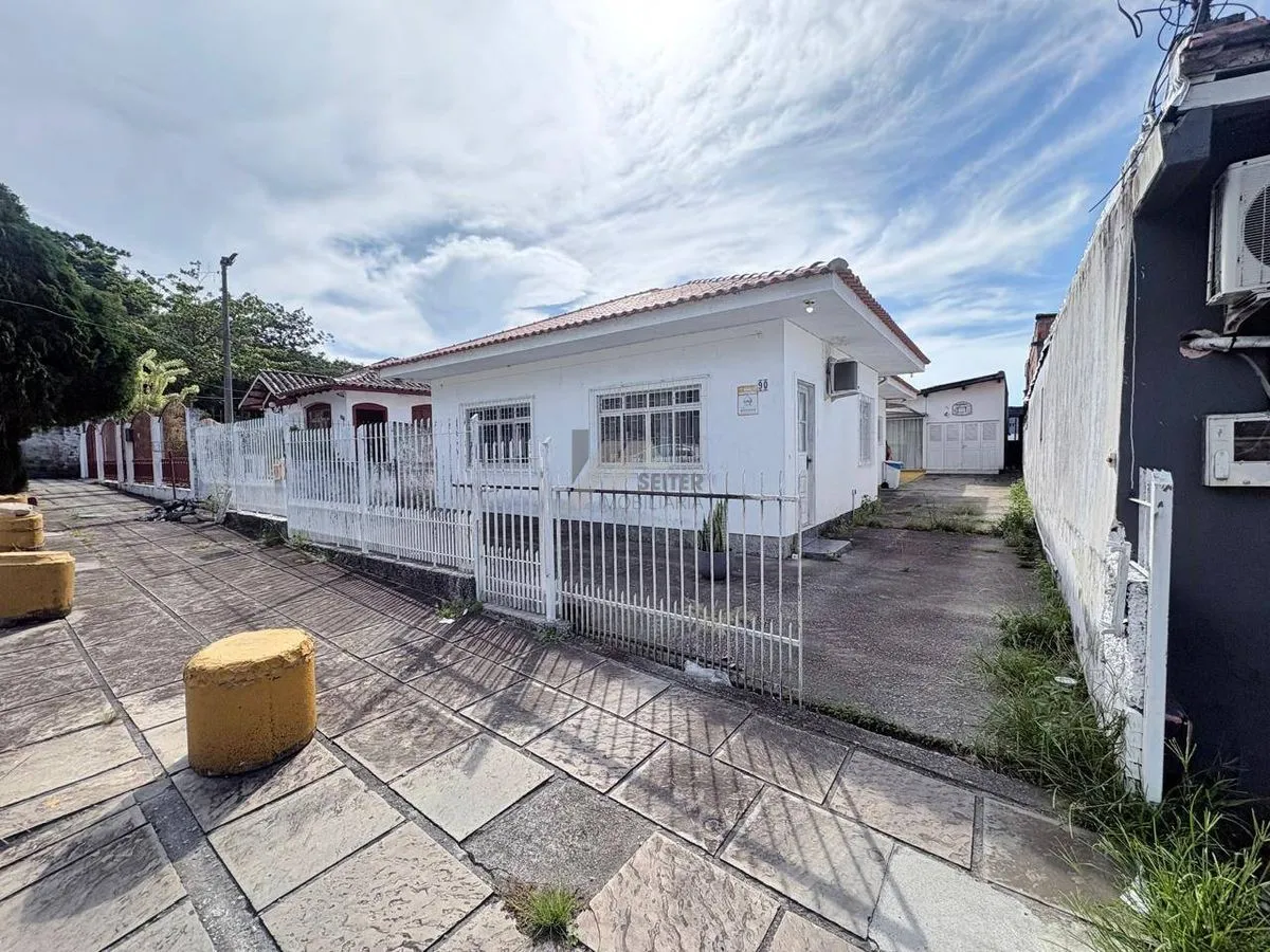 Casa 3 dormitórios com suite para venda Itacorubi Florianópolis - foto 1