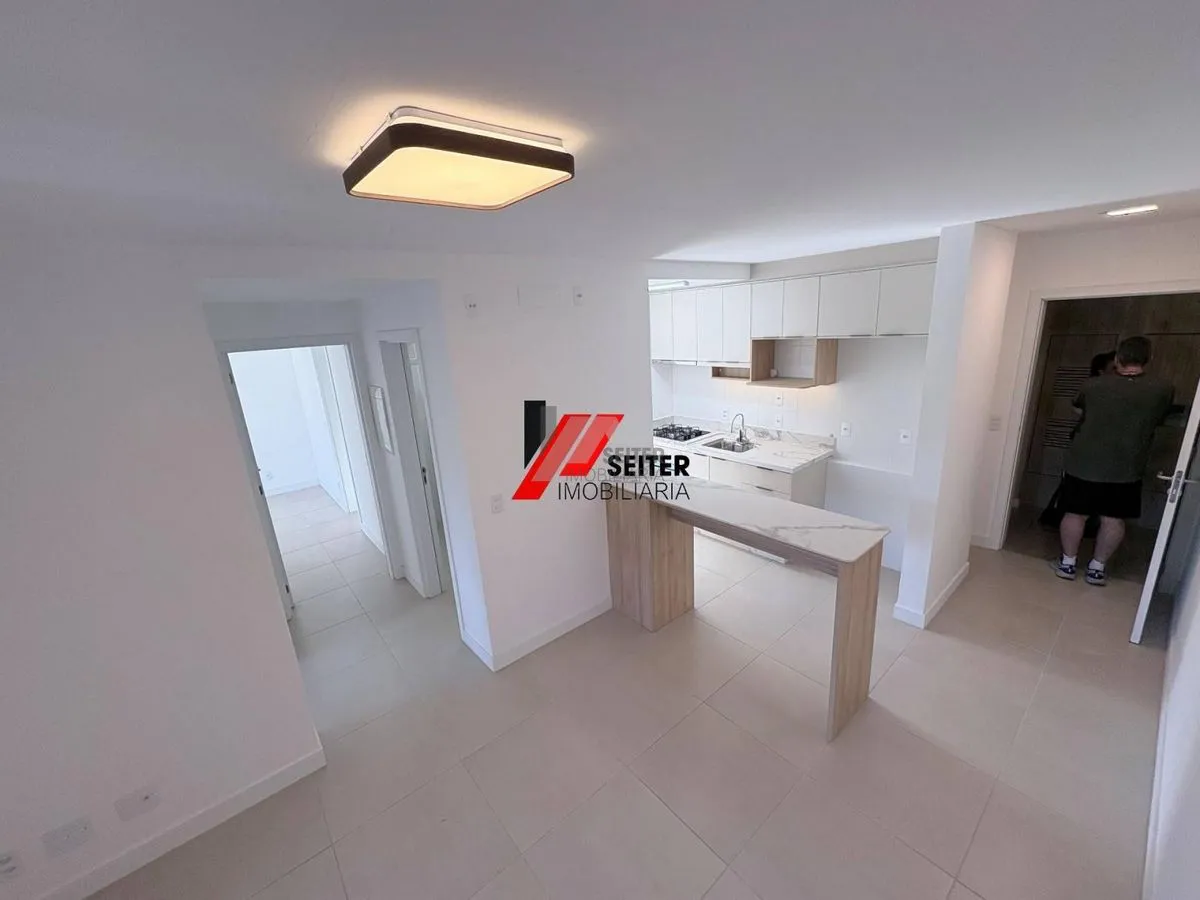 Apartamento de 2 dormitórios com suite e sacada com churrasqueira a venda Itacorubi — foto 2