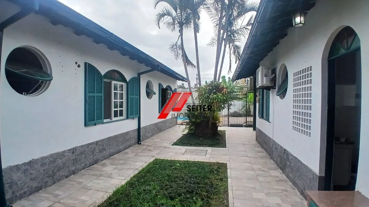 Casa a venda no itacorubi Florianópolis - foto 1