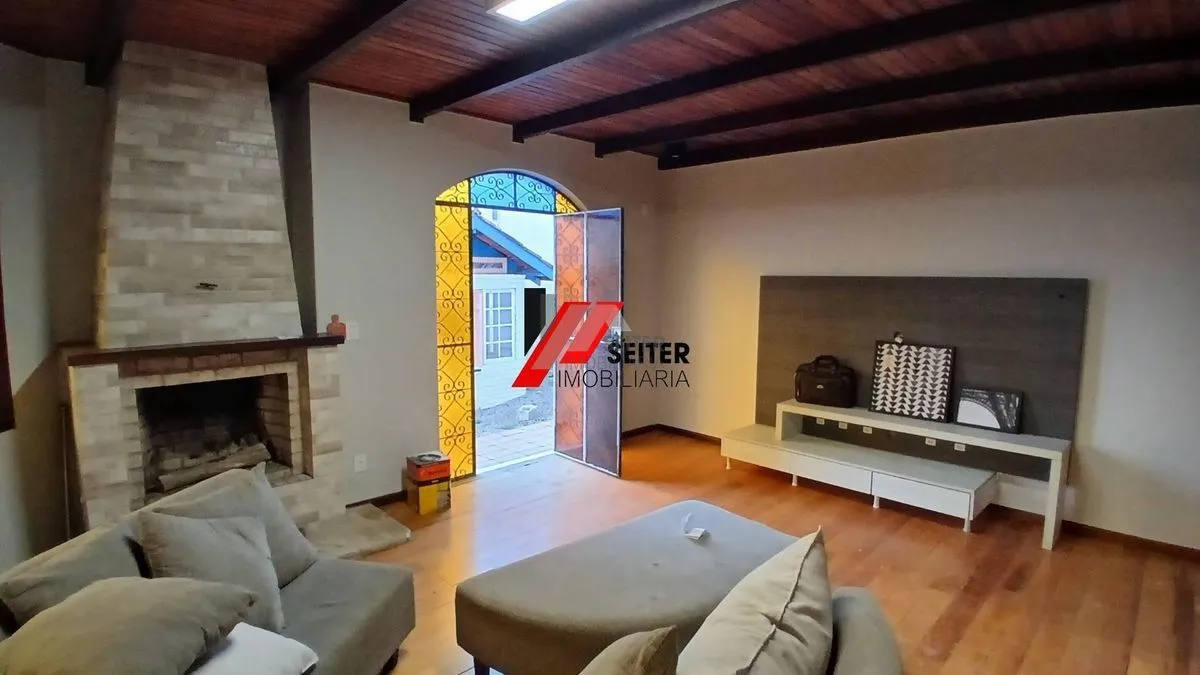 Casa a venda na agronomica - foto 1