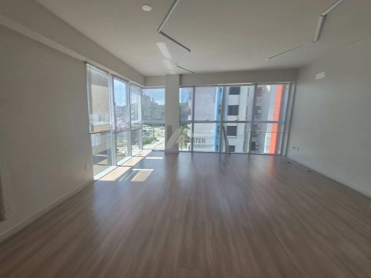Sala comercial a venda no bairro Itacorubi com 37 m2 de área - foto 1