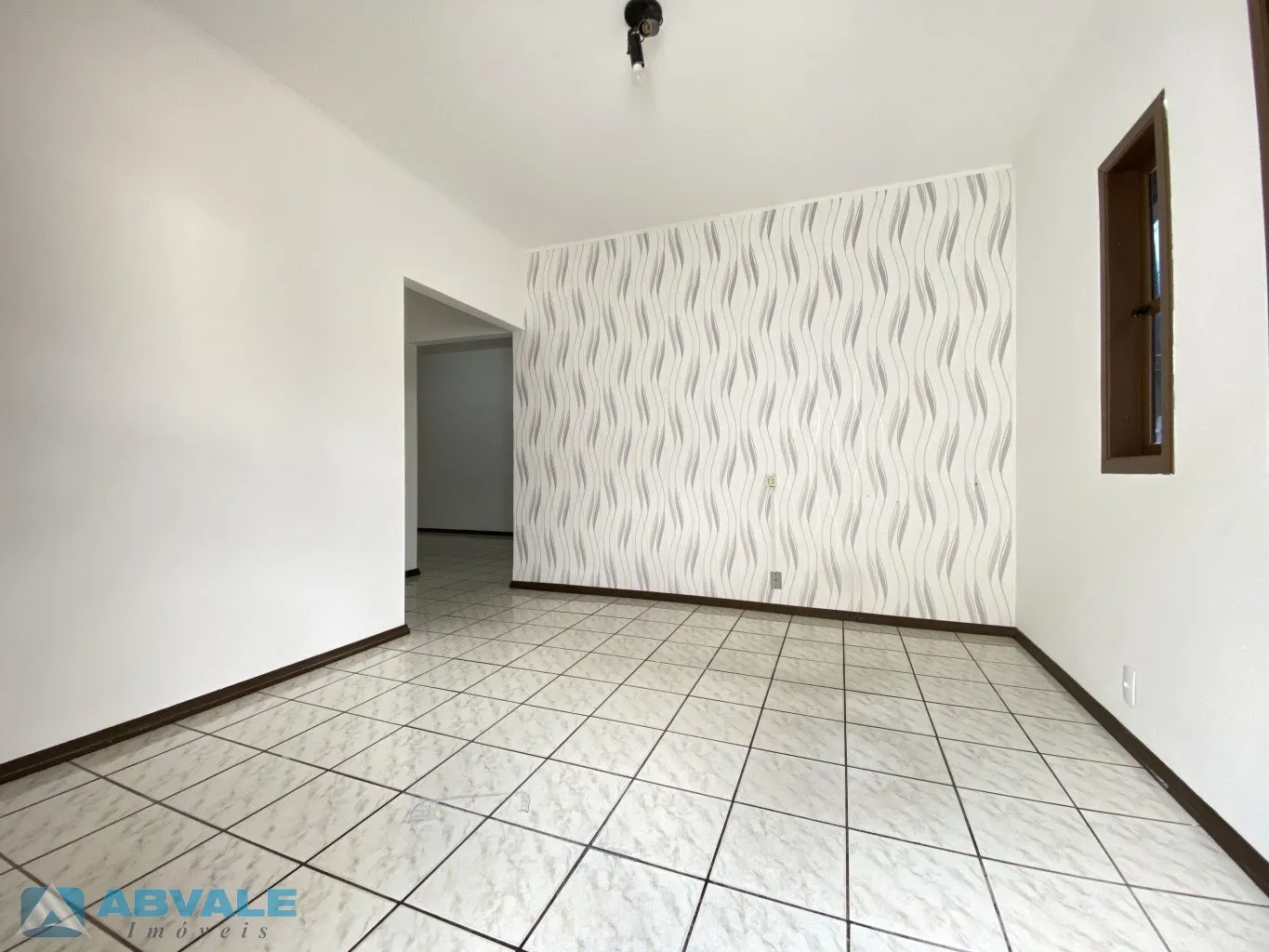 Casa Sozinha no Terreno, Ampla, com 3 dormitórios, Sótão e Garagem, Próximo Igreja Cristo Rei no bairro da Velha — foto 2