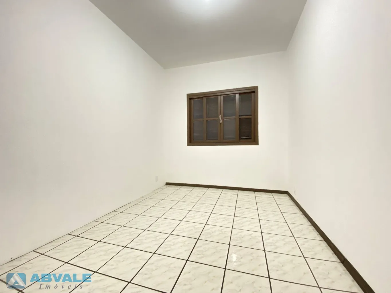 Casa Sozinha no Terreno, Ampla, com 3 dormitórios, Sótão e Garagem, Próximo Igreja Cristo Rei no bairro da Velha — foto 4