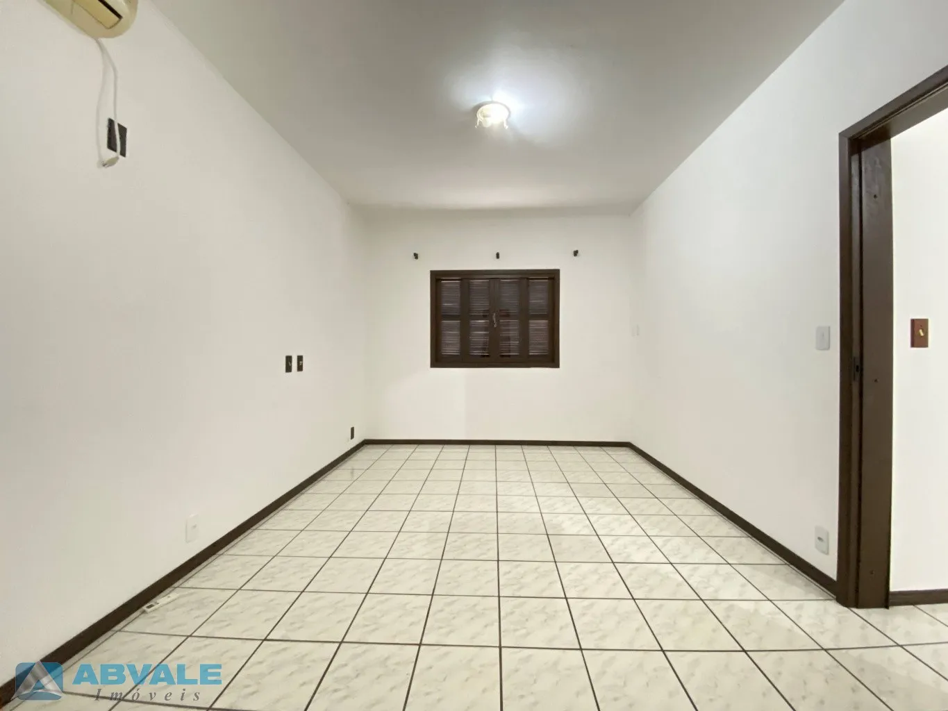 Casa Sozinha no Terreno, Ampla, com 3 dormitórios, Sótão e Garagem, Próximo Igreja Cristo Rei no bairro da Velha — foto 6