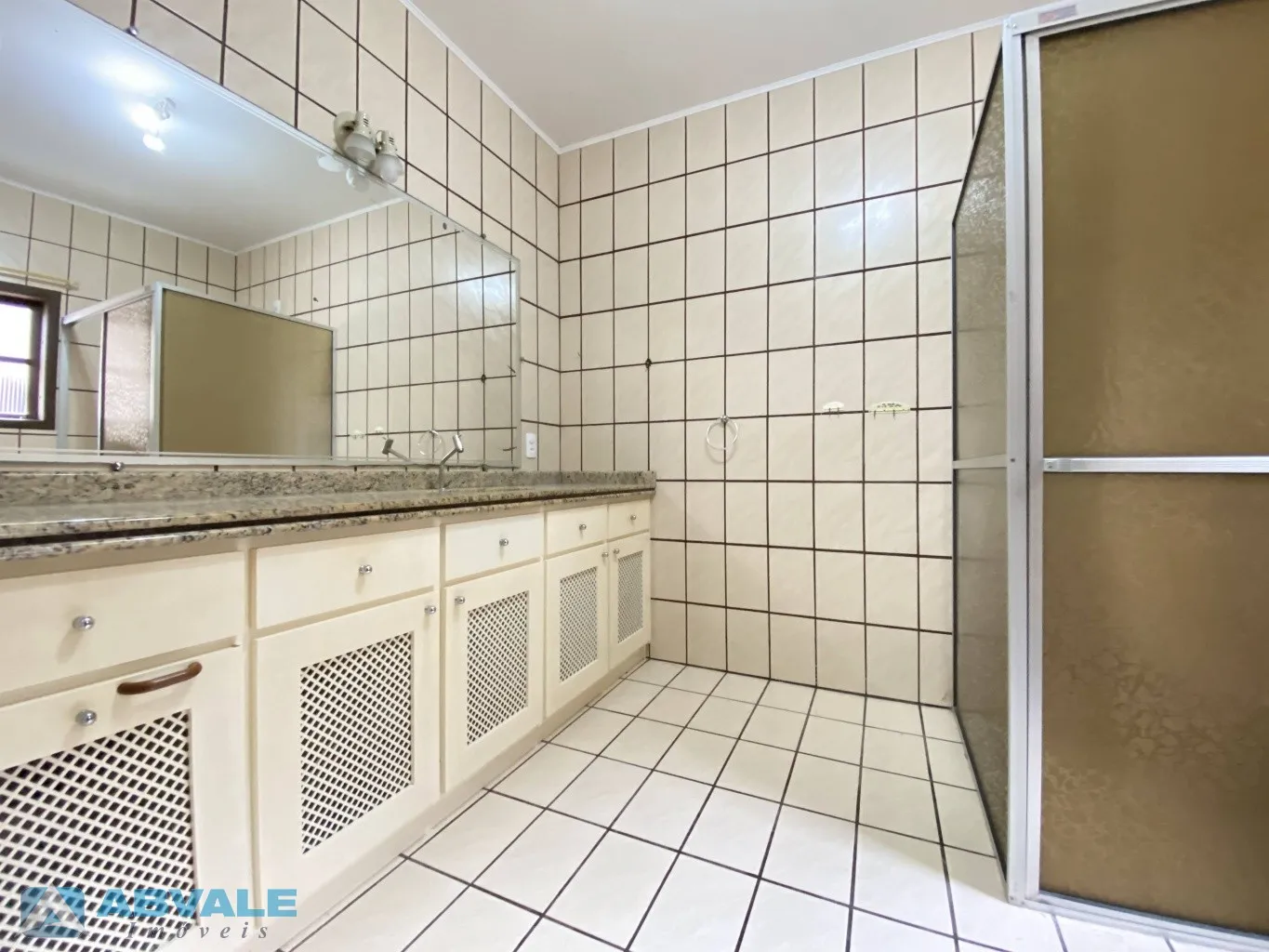 Casa Sozinha no Terreno, Ampla, com 3 dormitórios, Sótão e Garagem, Próximo Igreja Cristo Rei no bairro da Velha — foto 7