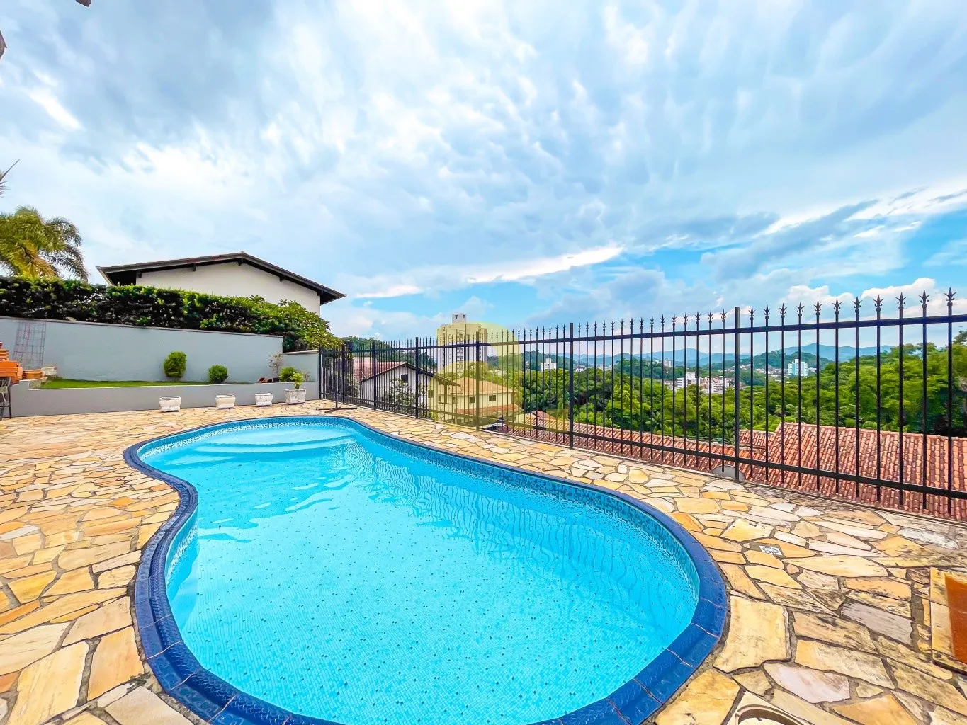 Casa com piscina no bairro Escola Agrícola, Blumenau - foto 1