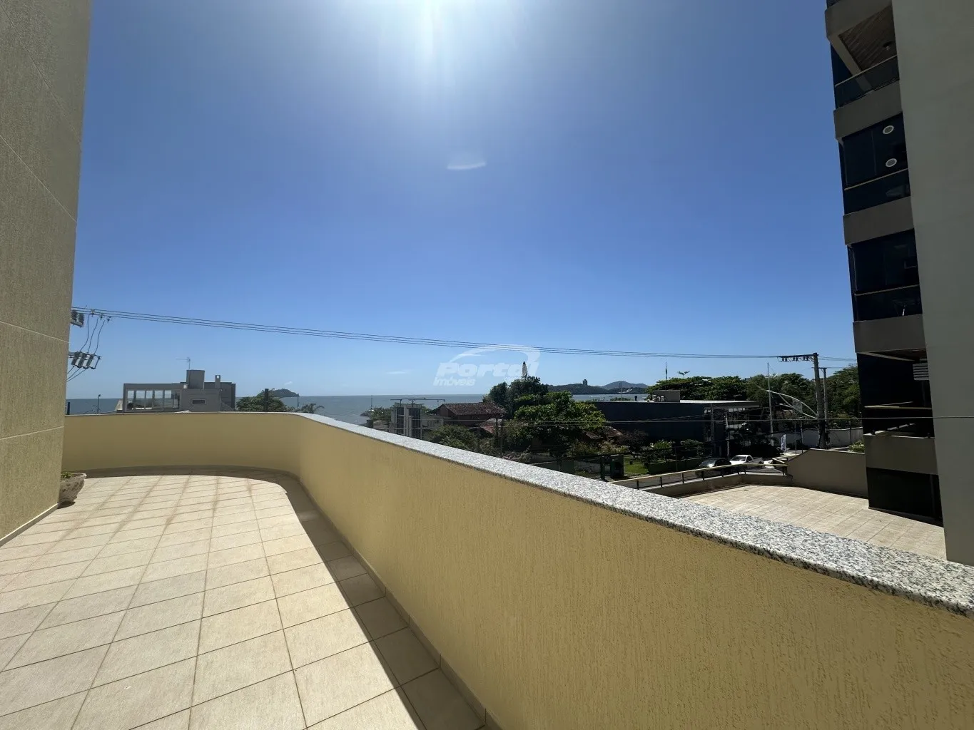 Apartamento mobiliado disponível para locação no bairro Centro, em Balneário Piçarras. (Cód. 22991) — foto 4
