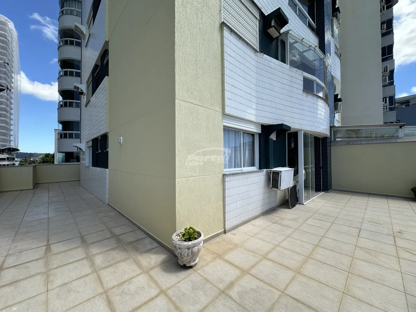 Apartamento mobiliado disponível para locação no bairro Centro, em Balneário Piçarras. (Cód. 22991) — foto 7