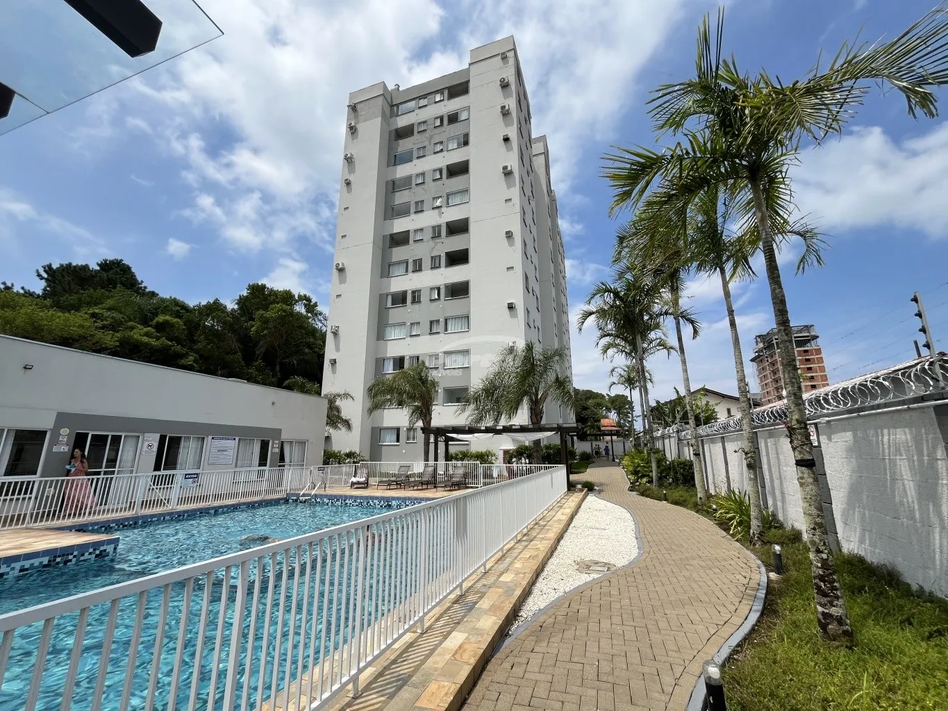 Apartamento disponível para venda no Itacolomi em Balneário Piçarras apenas 100 metros da praia. - foto 1
