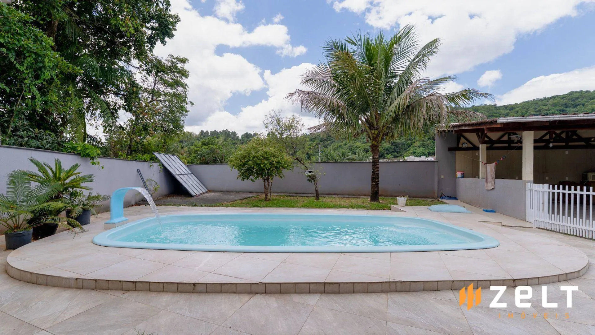 Casa com 3 dormitórios à venda, 200 m por R$ 900.000,00 - Velha - Blumenau/SC - foto 1