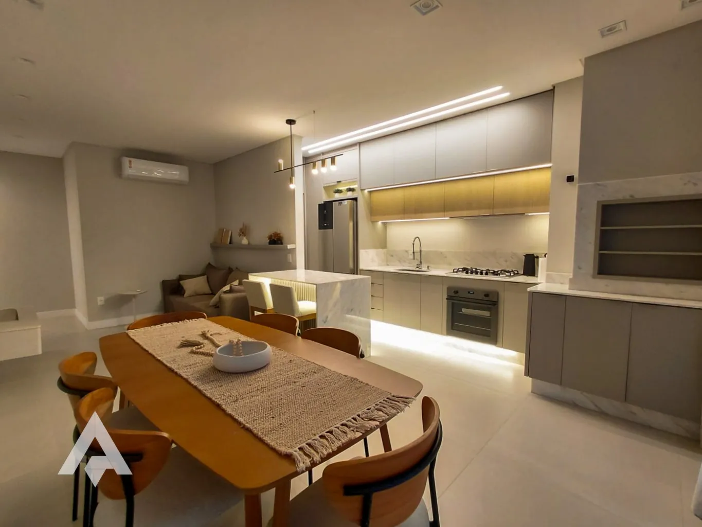 Apartamento mobiliado de 3 suítes à venda por R$ 2.300.000,00 - Bairro Bombas - Bombinhas/SC — foto 2