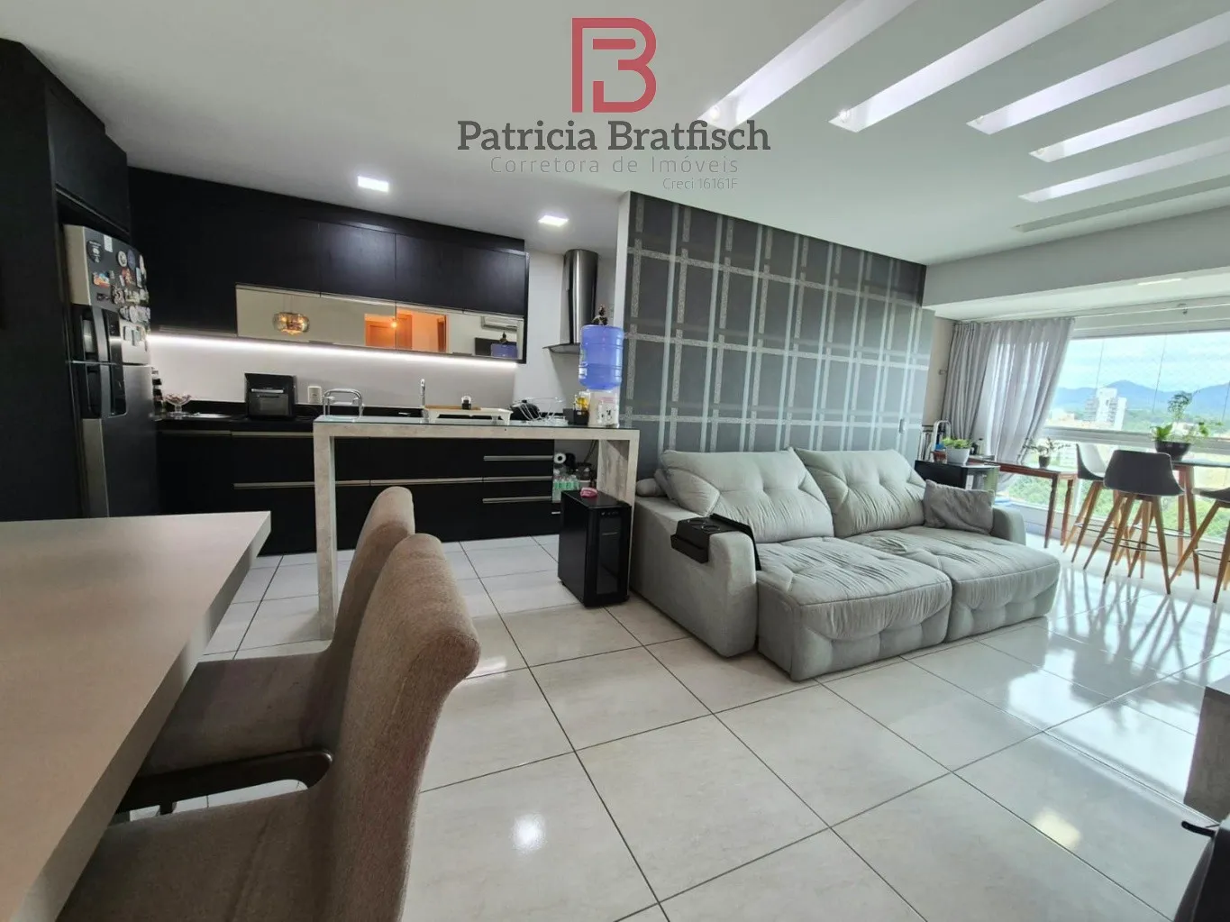 Apartamento semimobiliado com 03 dormitórios (suíte). 02 vagas de garagem. Poucos minutos do Centro de Blumenau. - foto 1