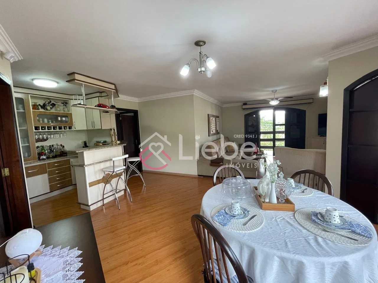 Linda Casa no coração da cidade de Pomerode com 545,15m de área construída num terreno de 1.147,83 m com vista panorâmica da cidade. — foto 6