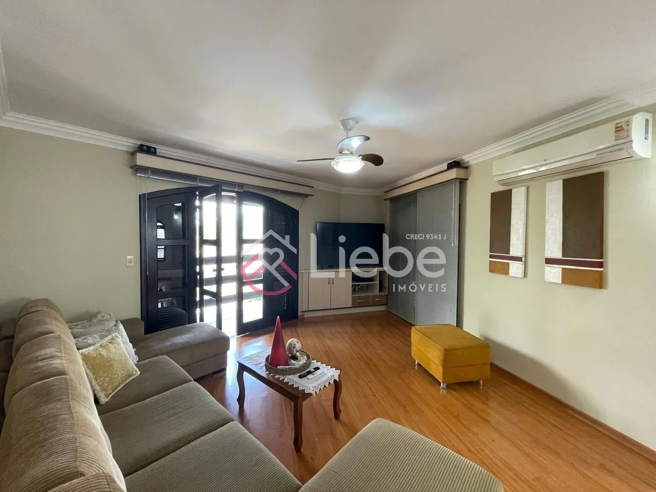 Linda Casa no coração da cidade de Pomerode com 545,15m de área construída num terreno de 1.147,83 m com vista panorâmica da cidade. — foto 7