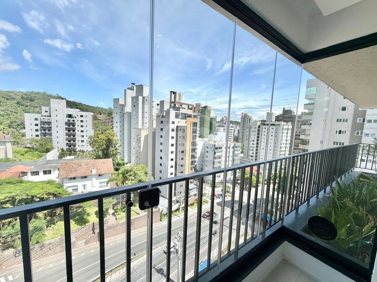 Apartamento Novo com 3 Suítes e 2 Vagas em Andar Alto no Jardim Blumenau, para Venda em Blumenau — foto 2