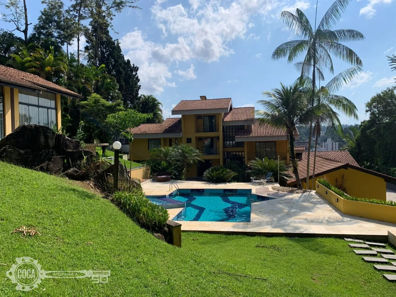 Exclusiva Casa de Alto Padrão em Blumenau: Luxo, Natureza e Privacidade em um Terreno de 6.074 m - foto 1