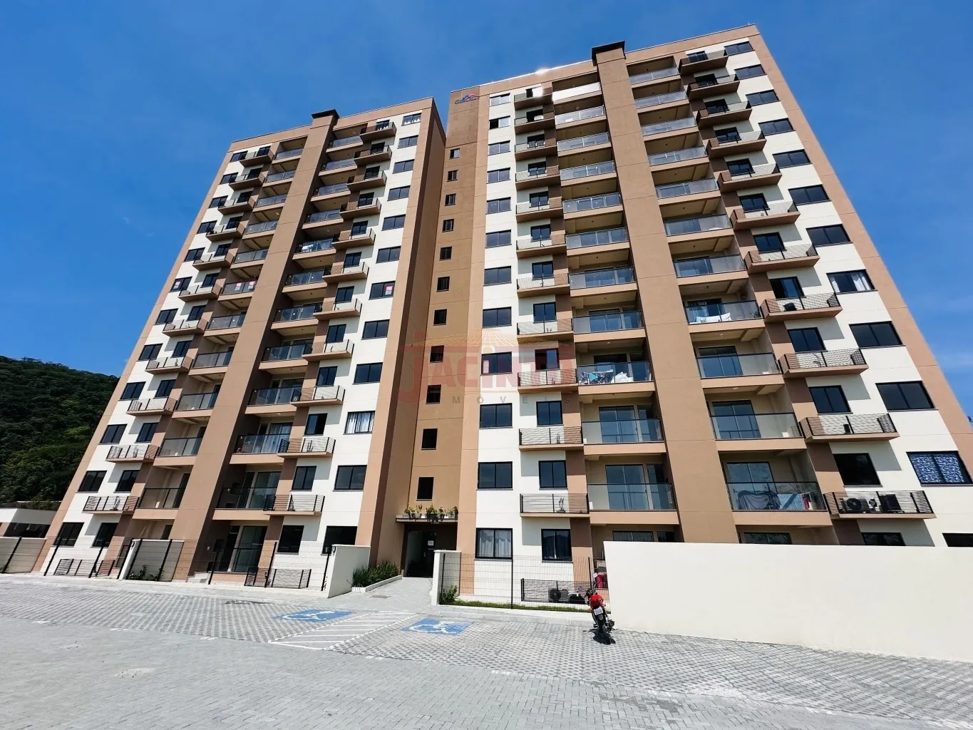 Apartamento recém entregue de 2 quartos sendo 1 suíte, sacada com churrasqueira, área de lazer completa. Pronto para morar, agende uma visita! - foto 1
